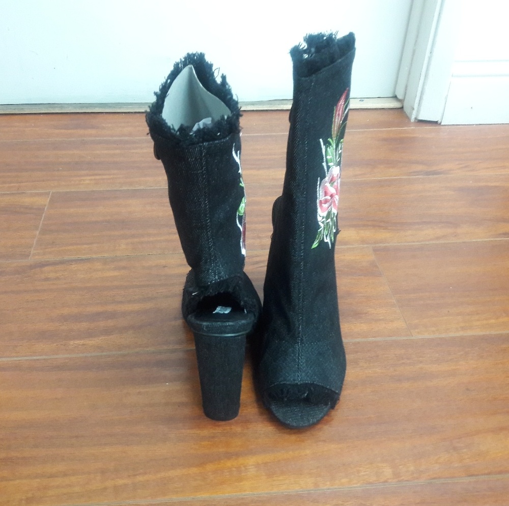 Cape Robbin peep toe boots - Picture 3 of 3
